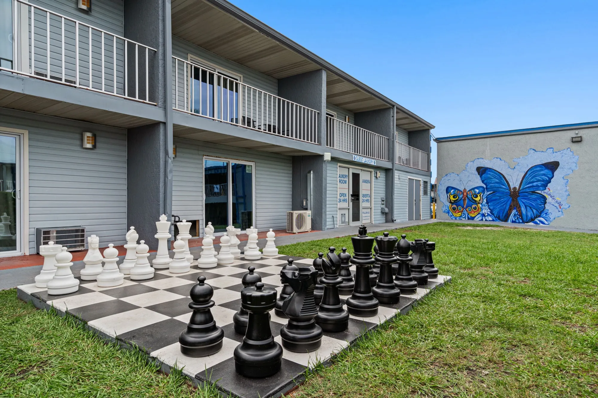 Giant chess